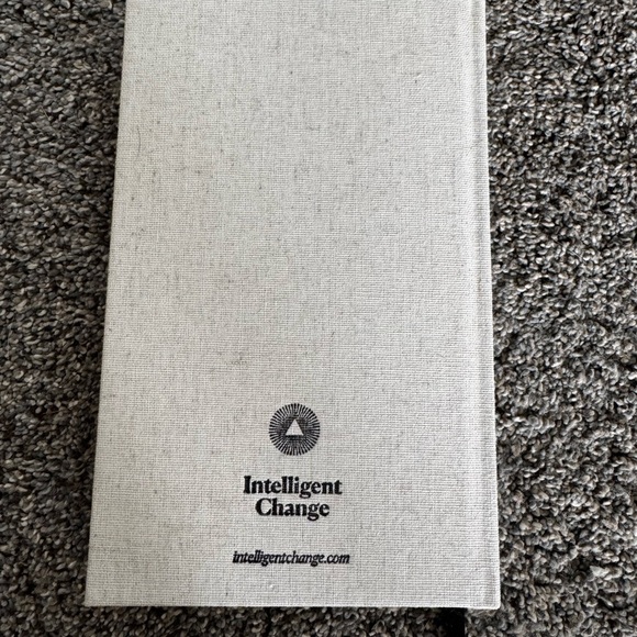 New The Intelligent Change Five Minute Journal - Picture 2 of 2